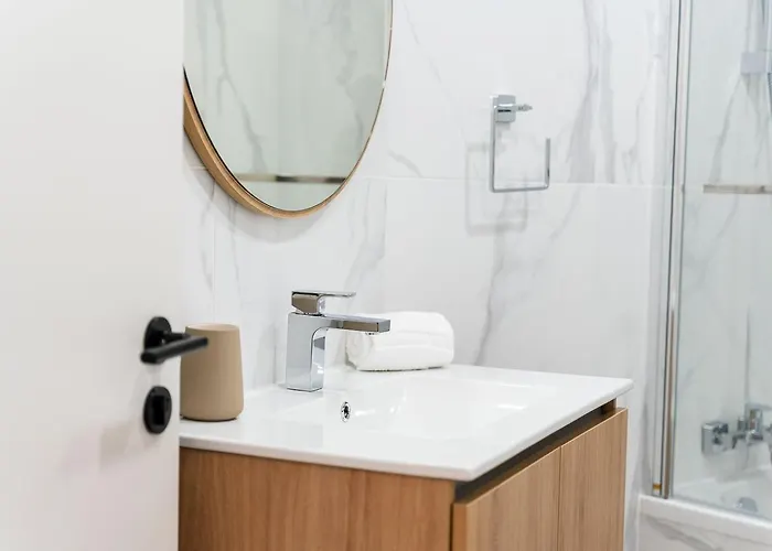 A Peaceful Retreat Near The Centre 丰沙尔