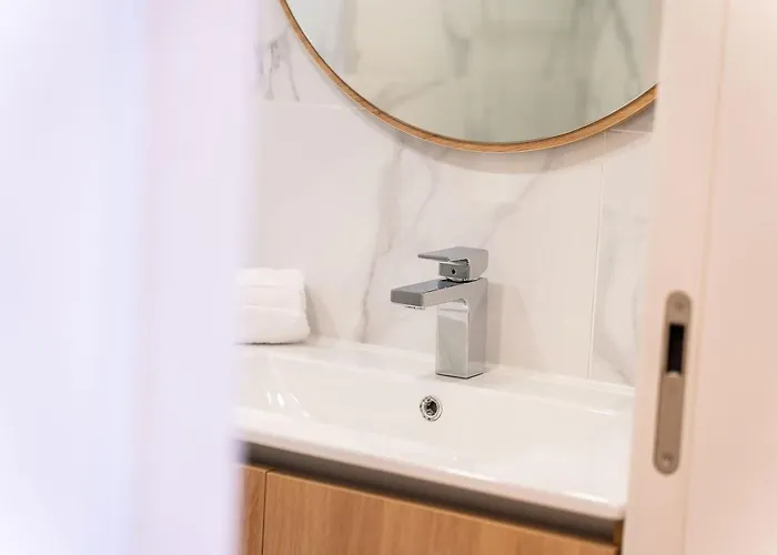 A Peaceful Retreat Near The Centre 丰沙尔