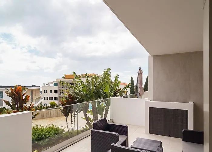 A Peaceful Retreat Near The Centre * 丰沙尔